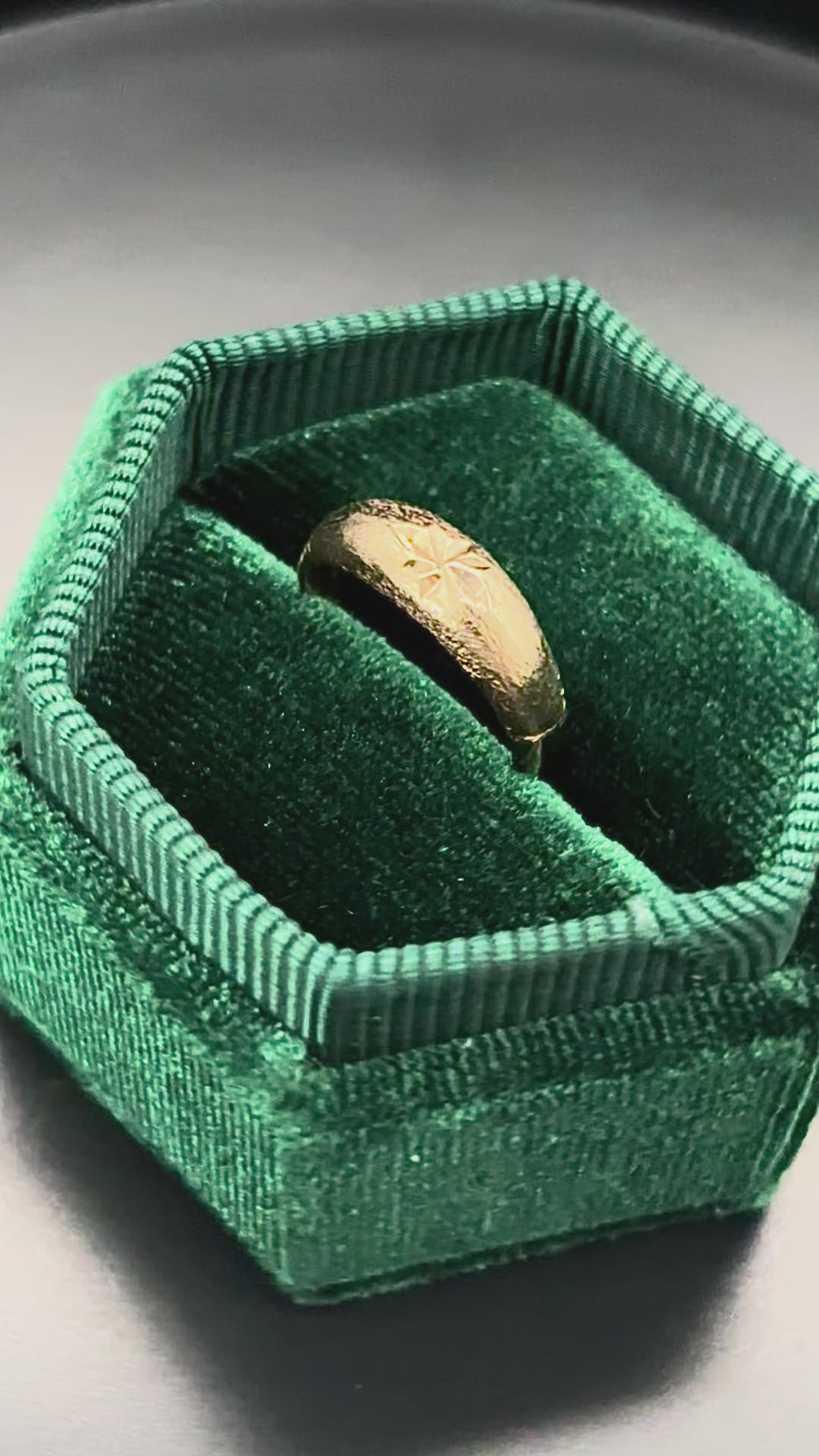 Rotating 10k solid gold star engraved dome pinky ring in green box