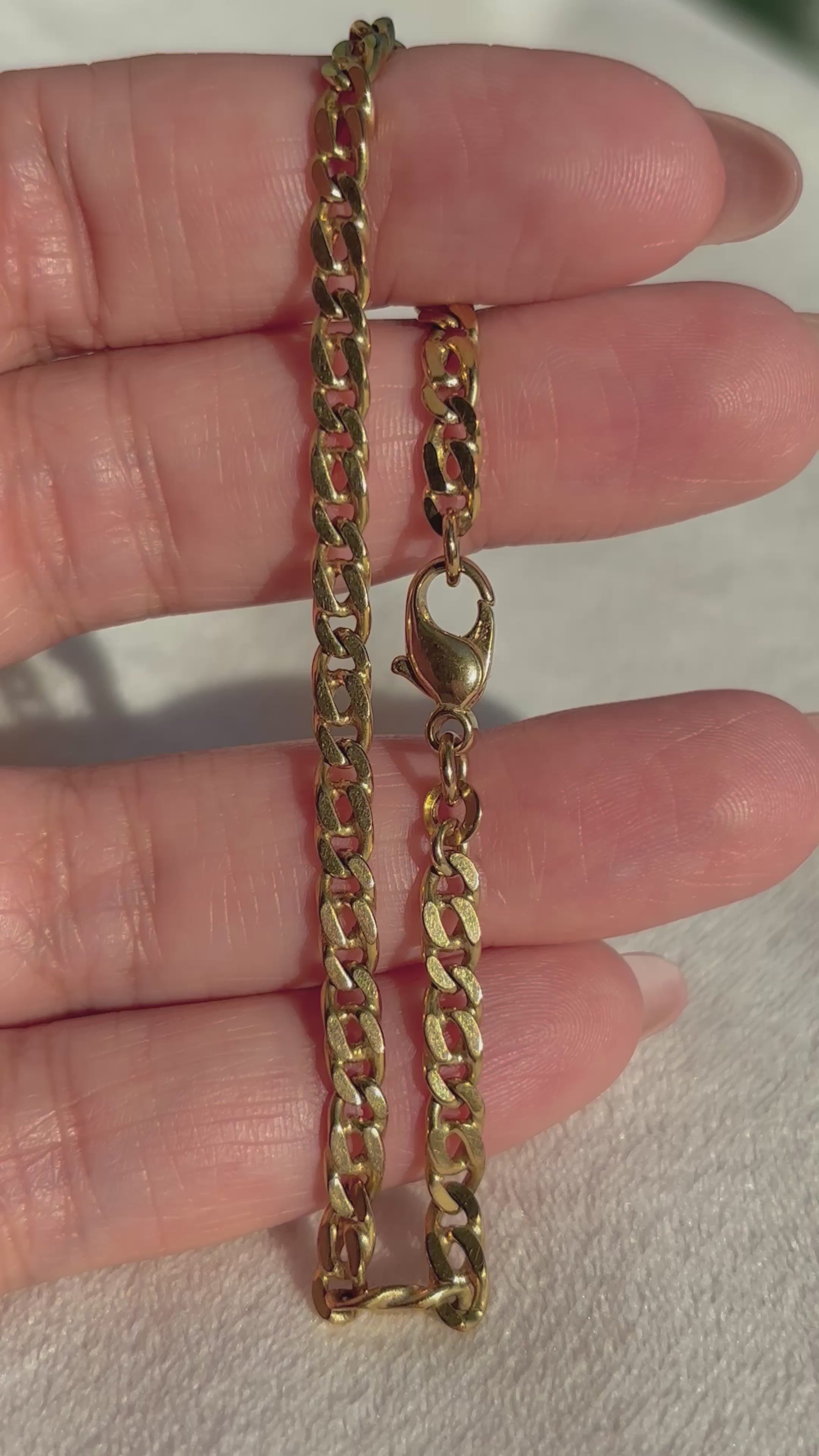 8k (333) Solid Gold Double Curb Link Bracelet