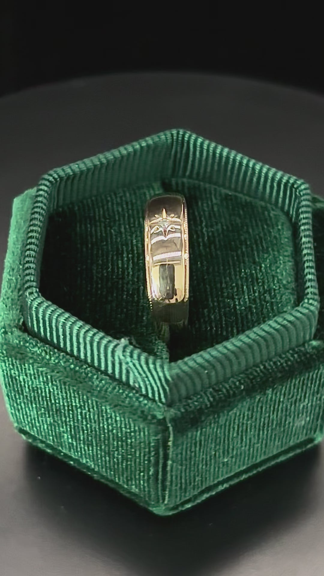 Rotating 10k solid gold star set diamond band ring with milgrain detail in green box